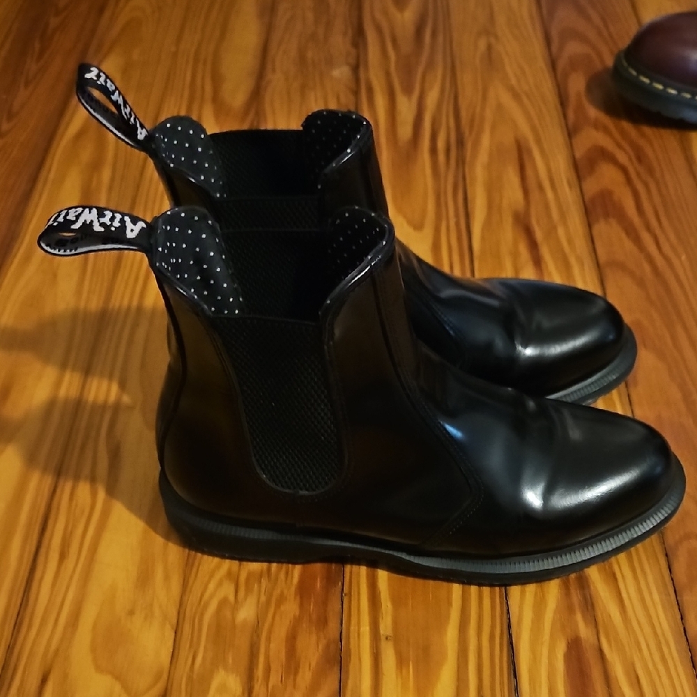 Dr. Martens Black Leather Women's Chelsea Chukka Boots